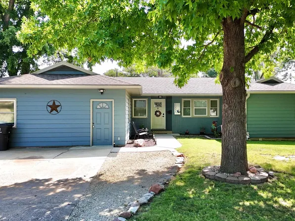 1002 Pine St, Wamego, KS 66547