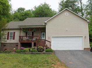 206 Red Bud Dr, Harriman, TN 37748