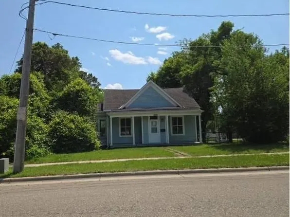 1019 Trott Ave SW, Willmar, MN 56201