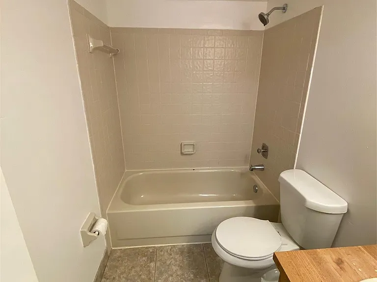 848 Twin Lakes Dr #19-G — Photo 9