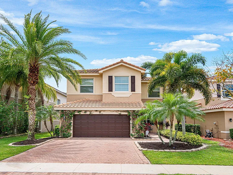 8300 Calabria Lakes Dr — Photo 1