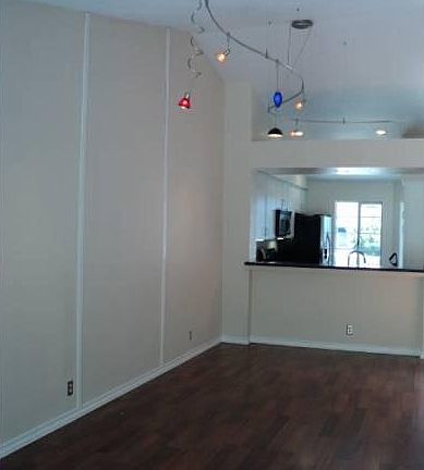 5th image of 100 Little River Ct APT 4