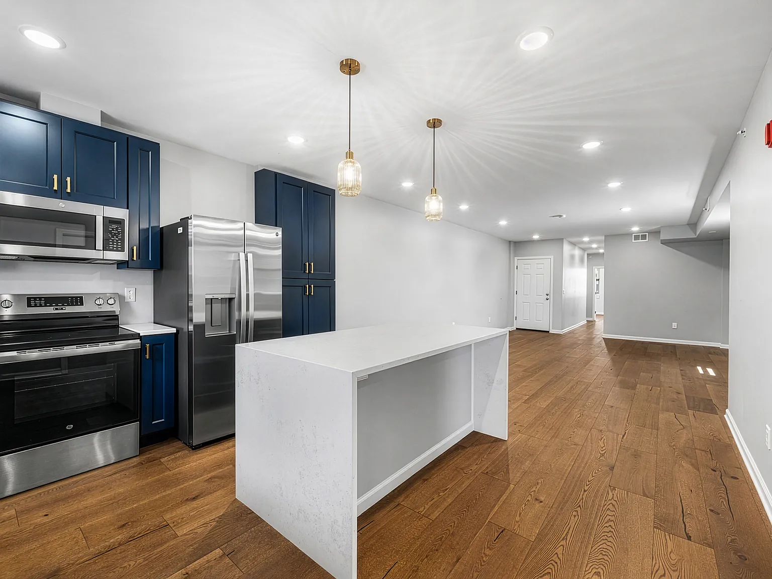 2 bed, 1264 sqft, $2,595 — Photo 2
