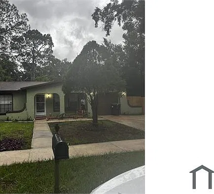 3 bed, 1300 sqft, $2,100 — Photo 2