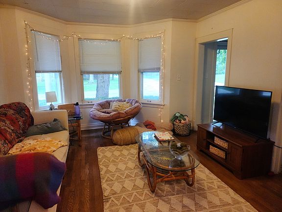 2nd image of 569 Onwentsia Ave