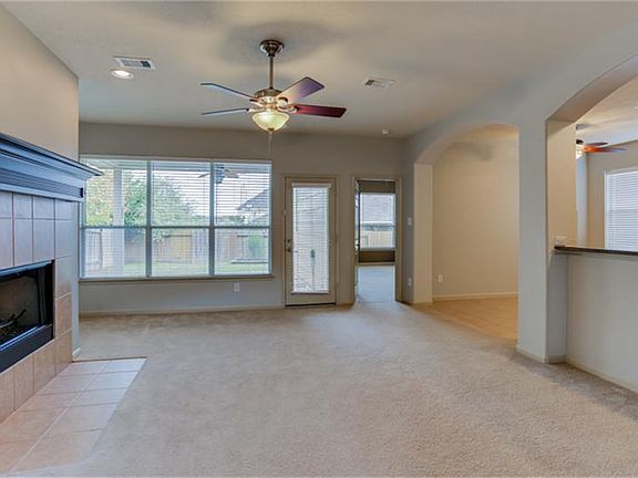 4th image of 1016 Summer Park Blvd
