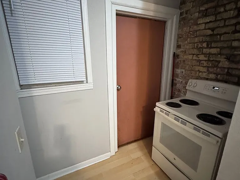 1718-34 E Lafayette Pl — Photo 16