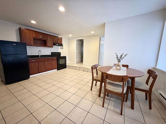 3rd image of 5801 Stockton Rd #1