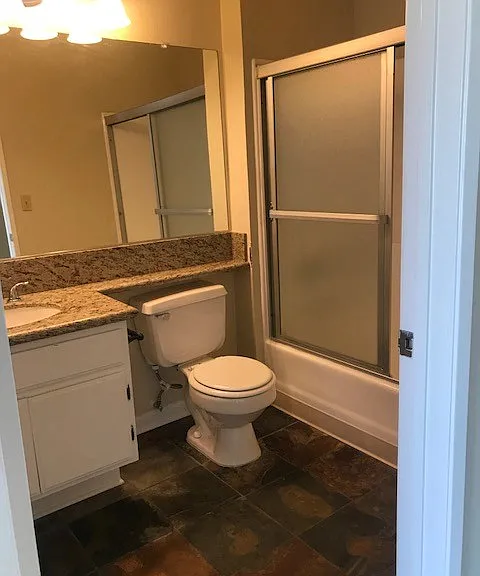 2908 W Victory Blvd E #E — Photo 11