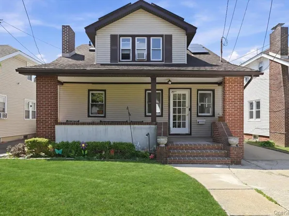 8 Foster Place, Hempstead, NY 11550