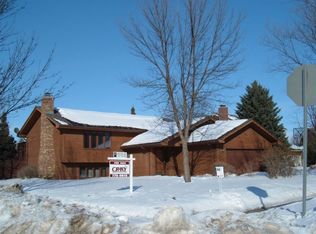 630 Skyview Cir, Grand Forks, ND 58201