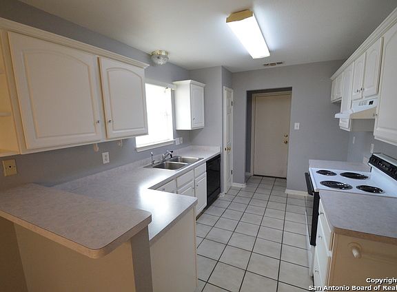 2nd image of 1213 Spicewood