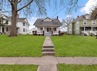 814 N Main St, Carrollton, MO 64633
