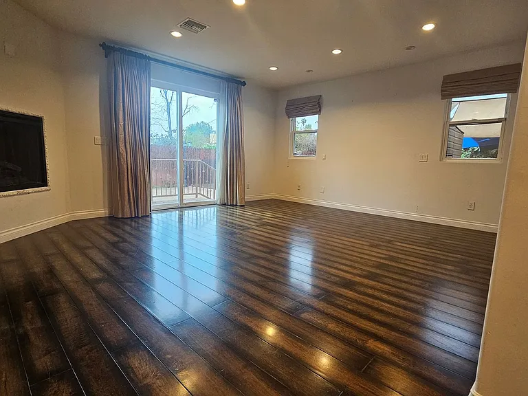 4940 Dobkin Ave — Photo 20