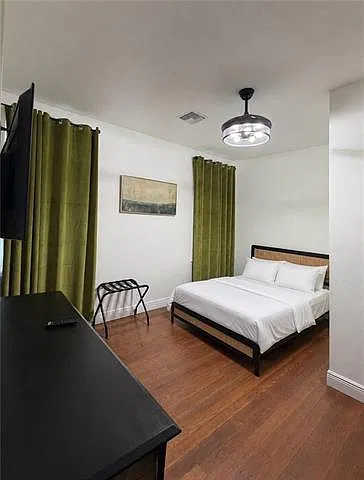 4 bed, 2.0 bath, 2472 sqft, $2,600 — Photo 3