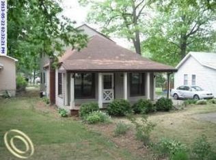 3909 Mapleleaf Rd, Waterford, MI 48328