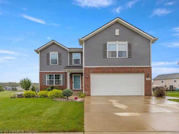28601 Apple Blossom Dr, Flat Rock, MI 48134
