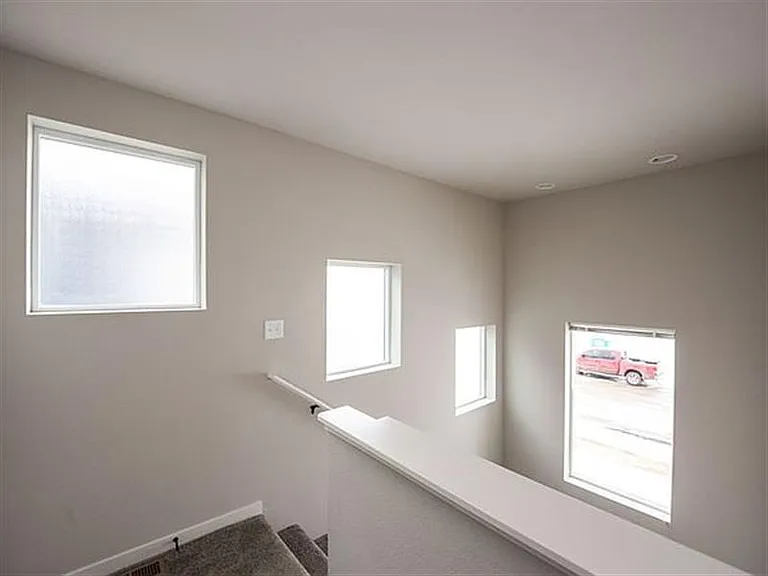 2633 Conquest St S — Photo 2