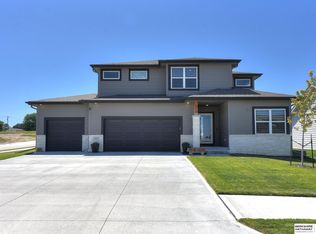 9818 S 184th St, Omaha, NE 68136