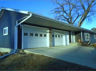 305 E Henry St, Calmar, IA 52132