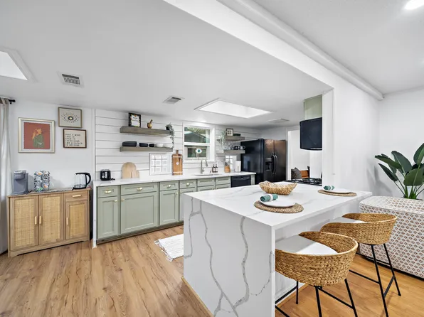 610 Acapulco Village Dr, Humble, TX 77338