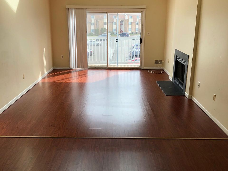 Living -Dining Room with balcony