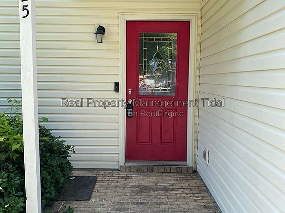 2nd image of 1725 Fisher Ave
