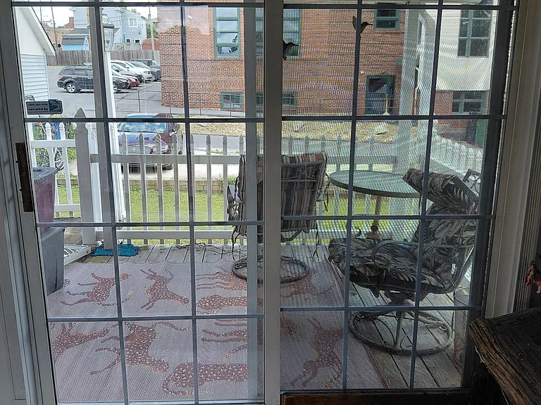404 W Sample St — Photo 3