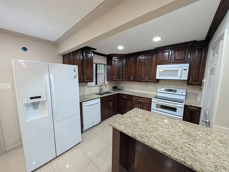 6646 E Lovers Ln #1105 — Photo 4
