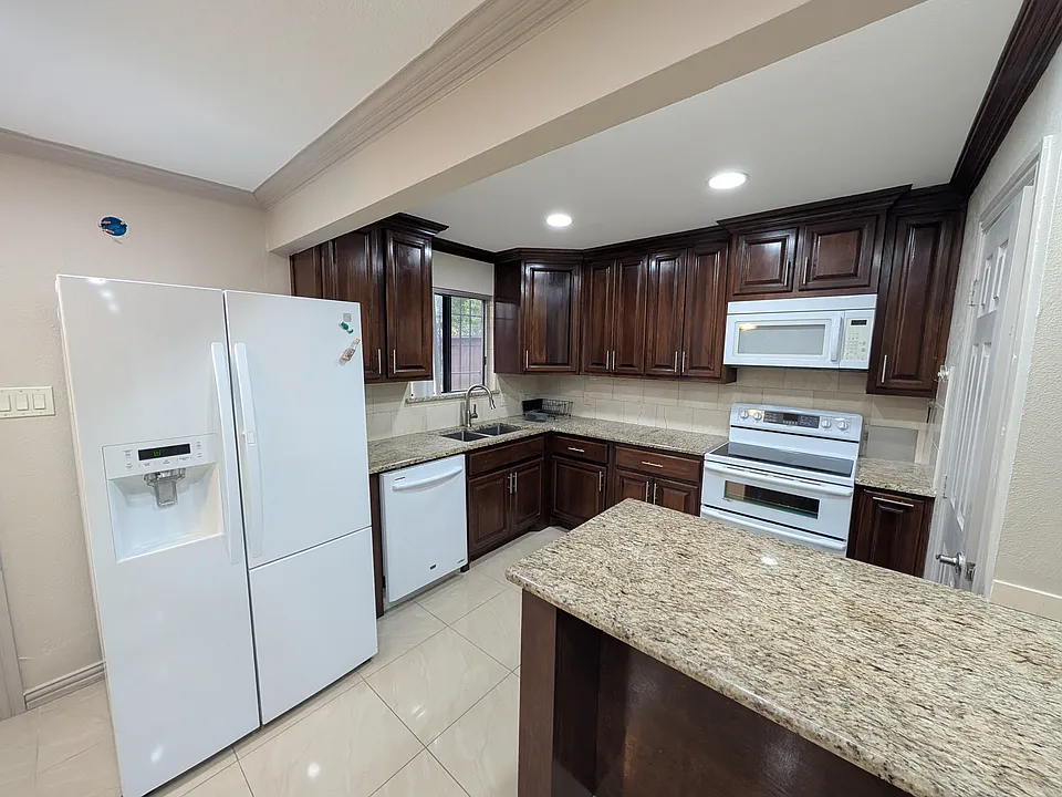 6646 E Lovers Ln #1105