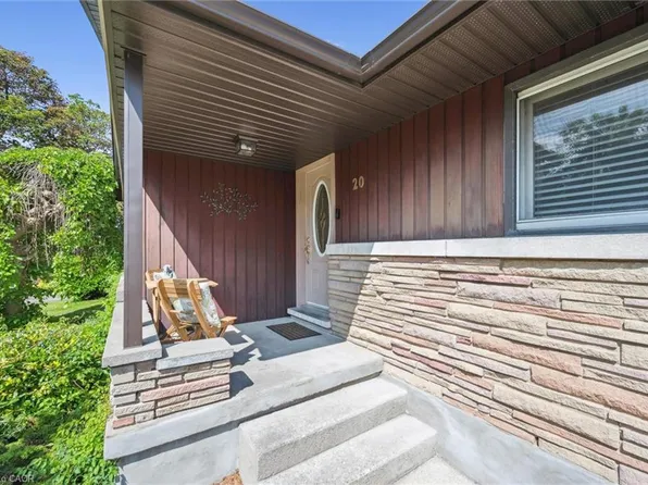 20 Lyndhurst Dr, Kitchener, ON N2B 1B5
