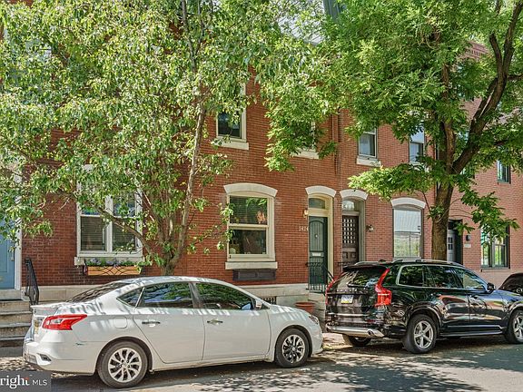 3rd image of 2424 Lombard St