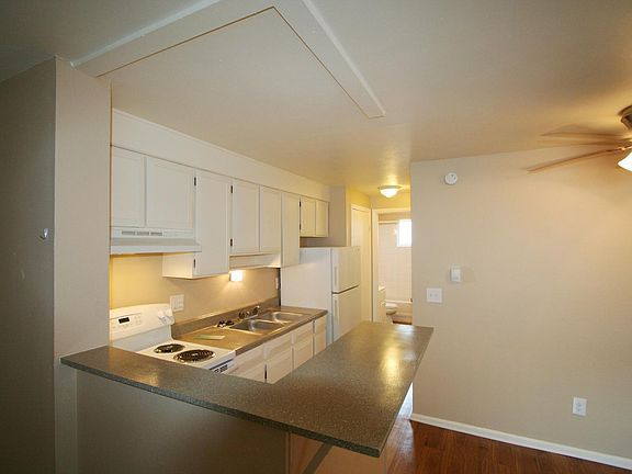 4th image of 961 N Clarkson St APT 204