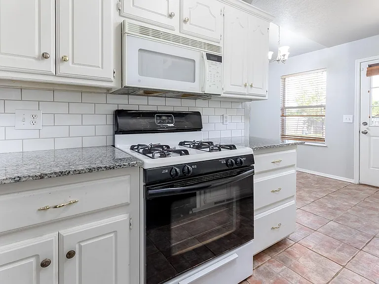 907 W Tesio Way — Photo 5