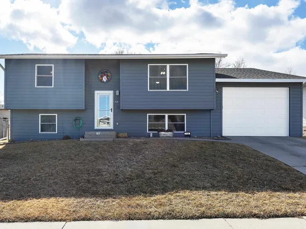 713 Comet Ct, Rapid City, SD 57701