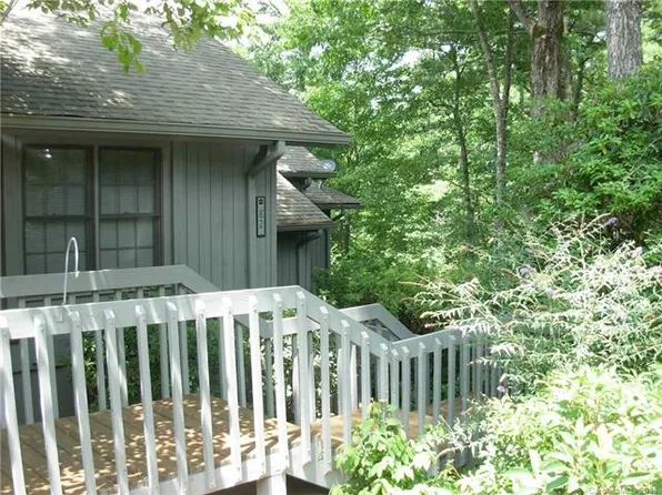 82 Racquet Club Villas Dr, Sapphire, NC 28774