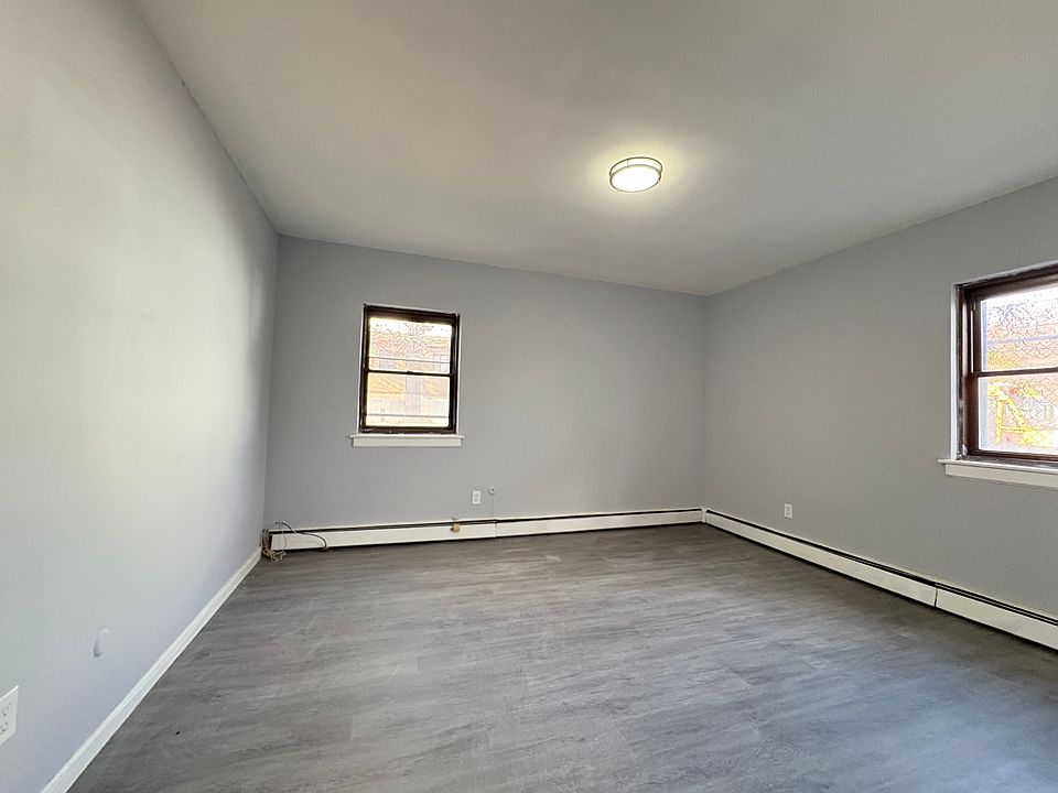 2nd image of 253 Sanford St APT 3