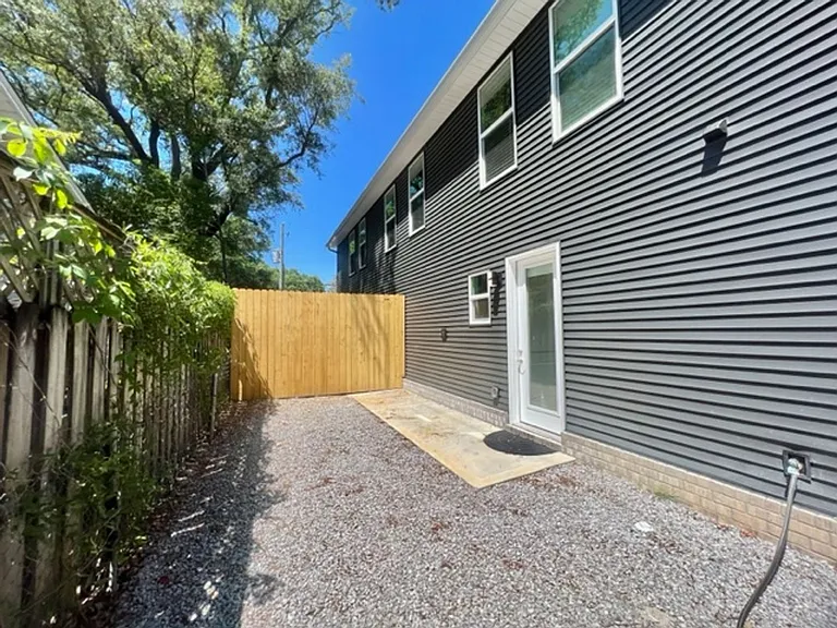 213 Allen St — Photo 22