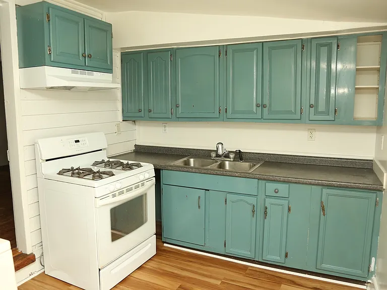 920 Anderson St — Photo 2
