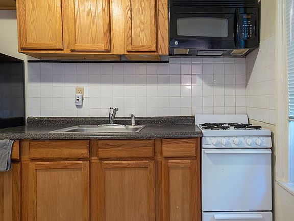 4th image of 277 Grand St #2