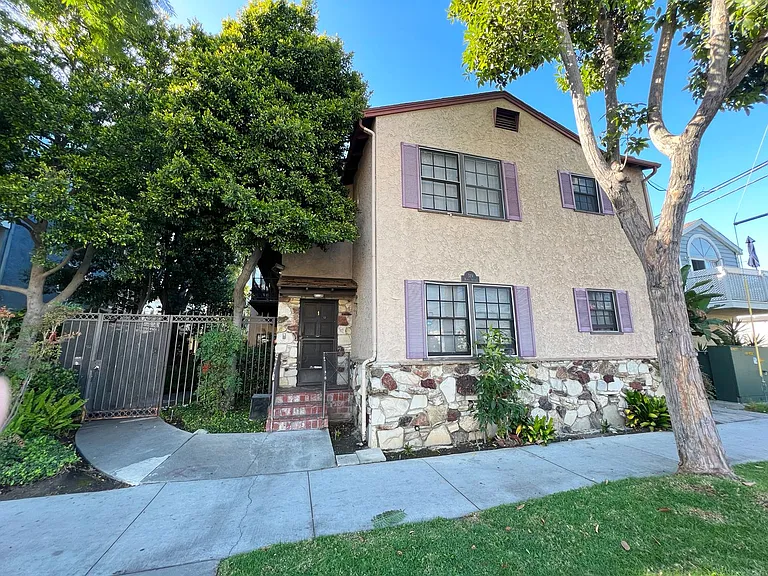 319 Bonito Ave — Photo 8