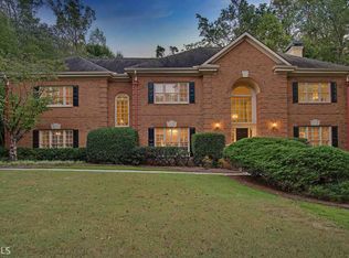 1153 Roxboro Point NE, Atlanta, GA 30324