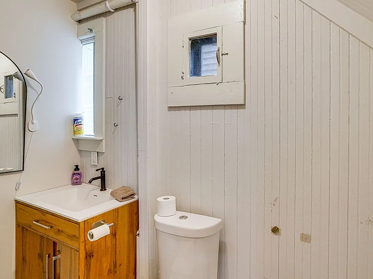 442 Columbia St — Photo 10