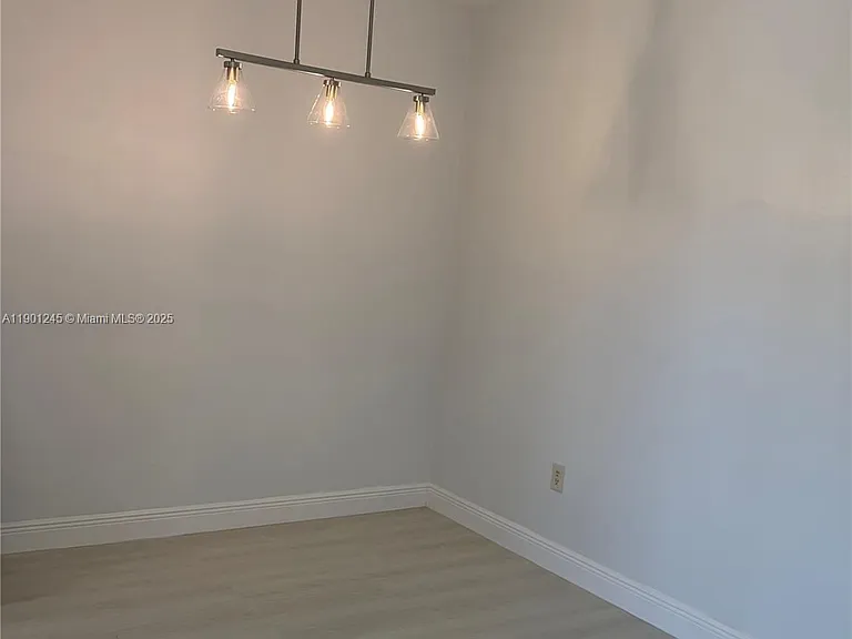 220 SW 7th St #8 — Photo 3