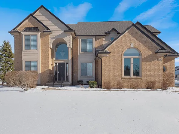 40672 Riverbend Dr, Sterling Heights, MI 48310