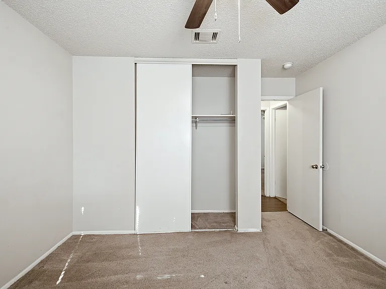 6826 Celes Meadow Dr — Photo 11