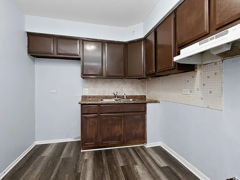 7818-7820 S Shore Dr — Photo 19