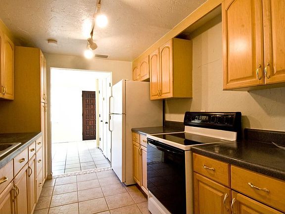 4th image of 2525 Grand Cayman St
