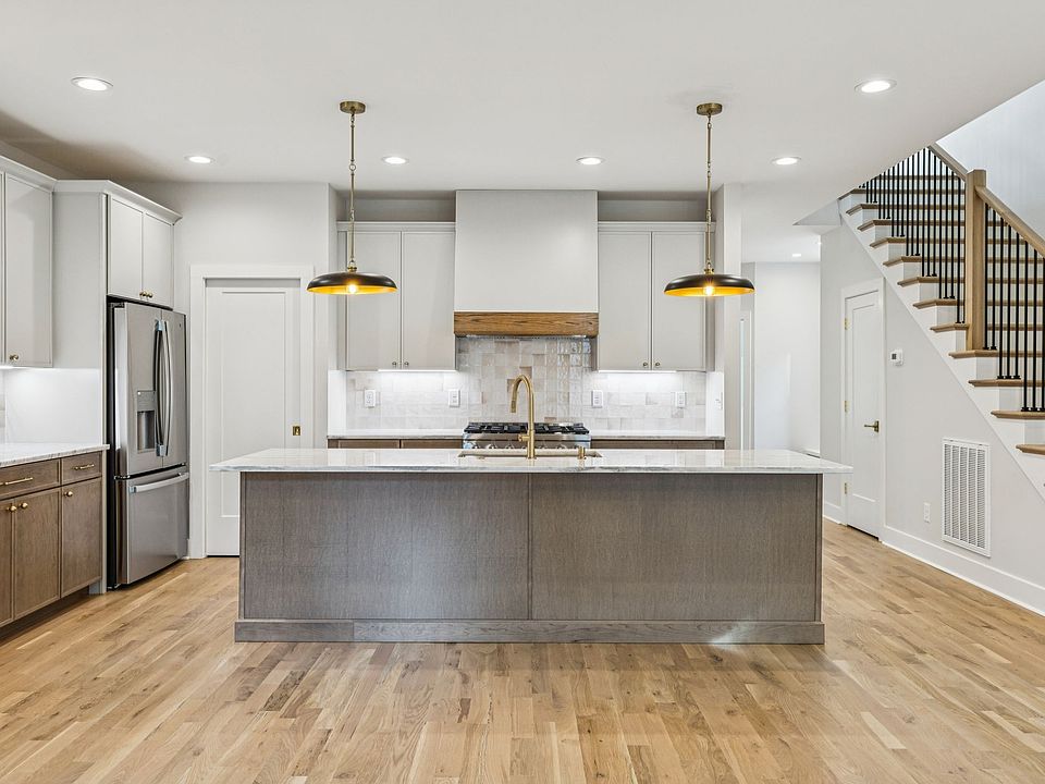 1st image of 505 Elaine Ave