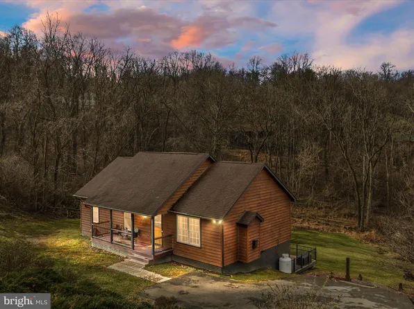 147 Northern Spy Dr, Linden, VA 22642